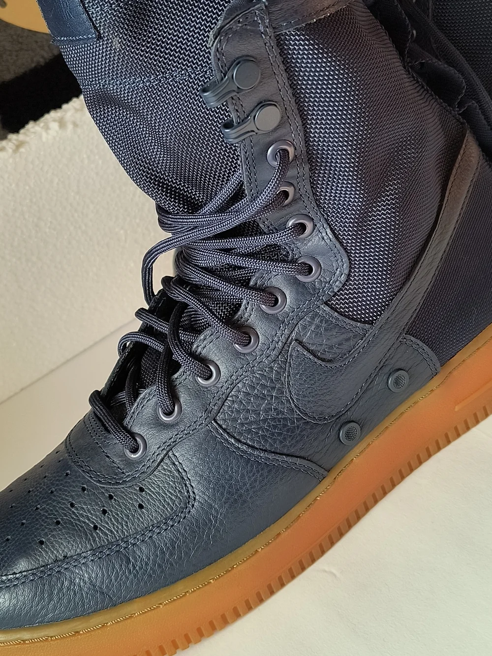 Nike Men's Black High-Top Sneakers with Gum Sole